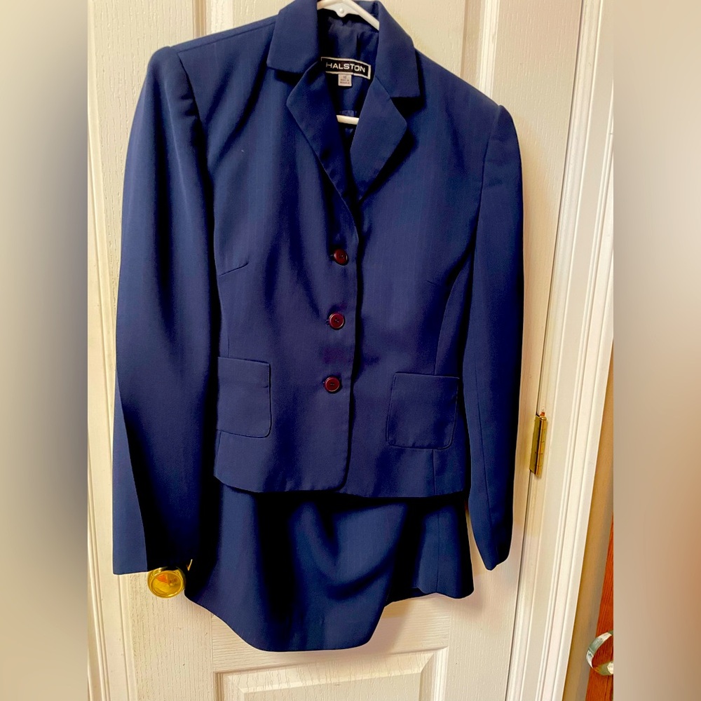 Halston classic pinstriped Long Sleeve Women’s Suit Skirt
Great condition !